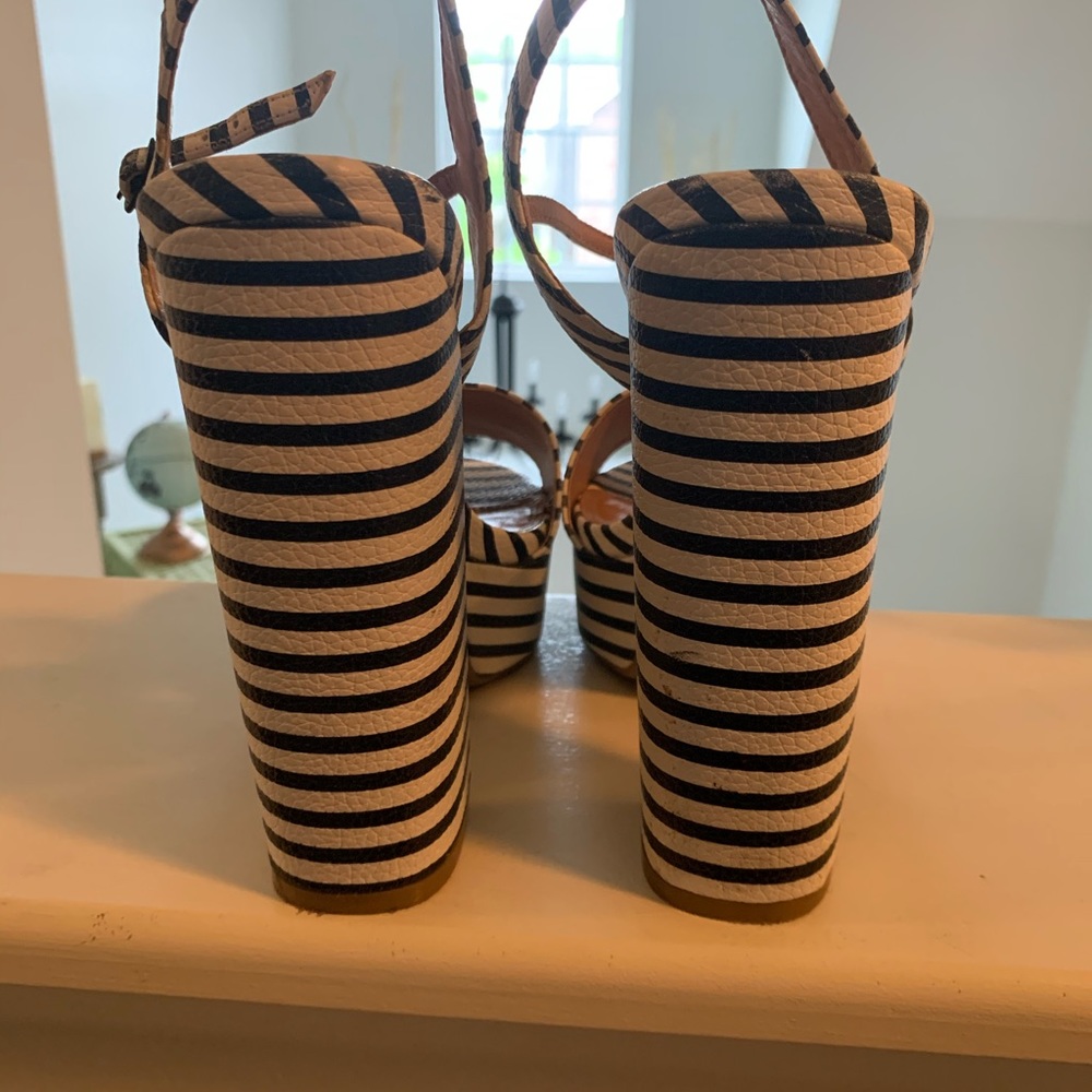Fancy heels - Picture 2 of 2